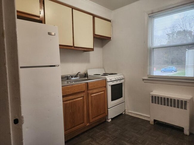 Building Photo - 2 Springwood Cir