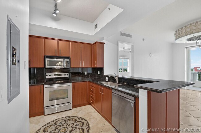 Building Photo - 403 S Sapodilla Ave