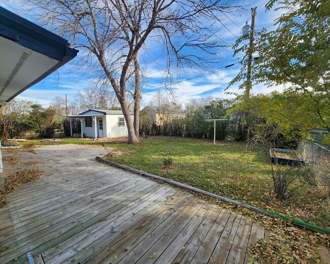 Building Photo - ~ APPLICATIONS PENDING ~ 3-Bedroom, 2-Bath...