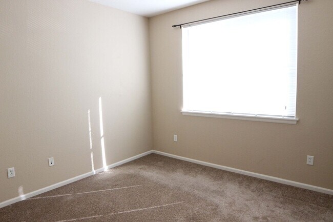 Building Photo - 2107 Grays Peak Dr