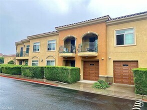 Building Photo - 13798 Roswell Ave