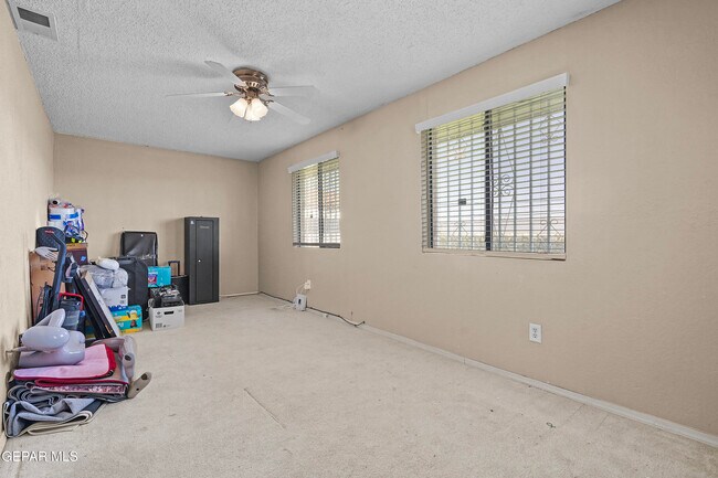 Building Photo - 9304 W Osborne Rd