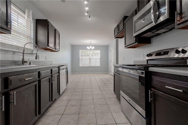 Building Photo - 1103 SW Apache Dr