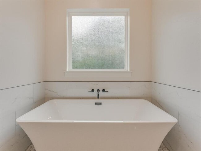 Building Photo - 440 Houser Dr