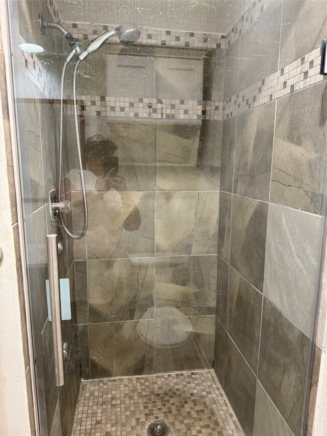 Building Photo - 10811 Richmond Ave.