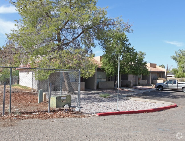 Building Photo - Mulwood Springs
