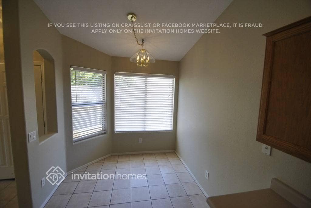 Building Photo - 12809 W Roanoke Ave