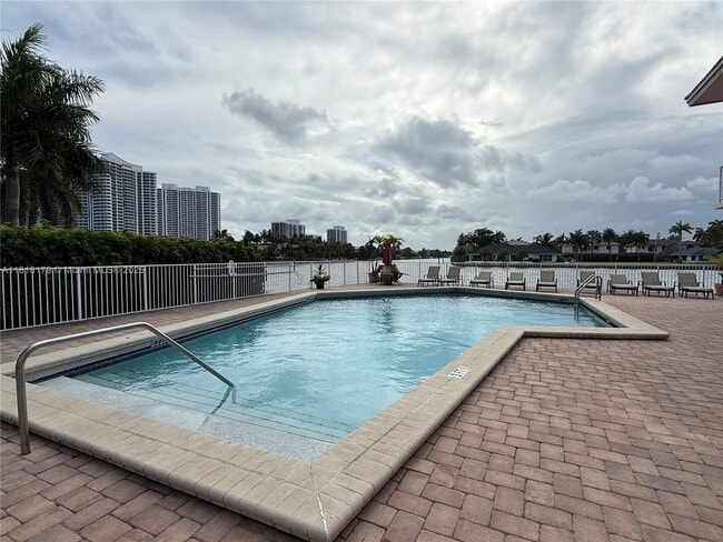 Building Photo - 3161 S Ocean Dr