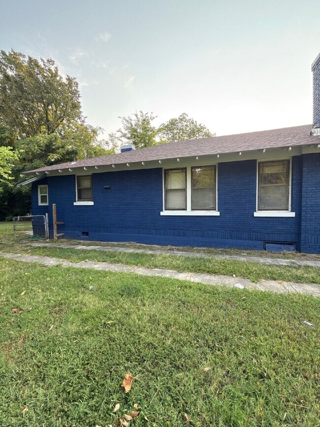 Building Photo - Affordable Co-Living Units (1–4 Rooms Available) Near Central Memphis