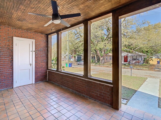 Building Photo - Renovated Seminole Heights Home w/Bonus Room!