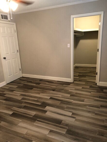 Building Photo - 828 Hardy Springs Cir
