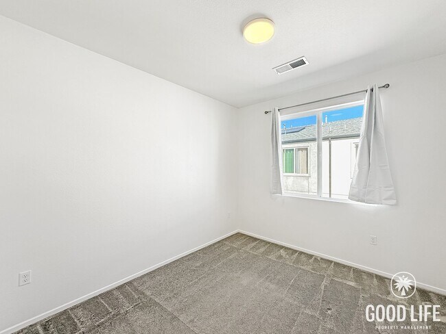 Building Photo - Luxury 3-Level 4BR Home | 1,696 Sq Ft | New Build San Diego Living