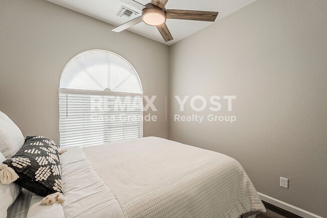 Building Photo - Furnished Home on 2.5 Acres – Your Escape Awaits!