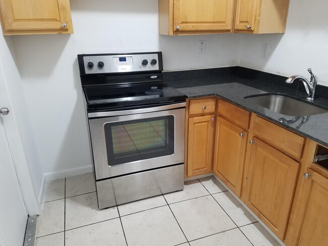 Building Photo - 2009 Division Ave