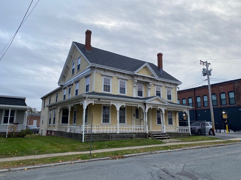 Building Photo - 17 Whitman Ave