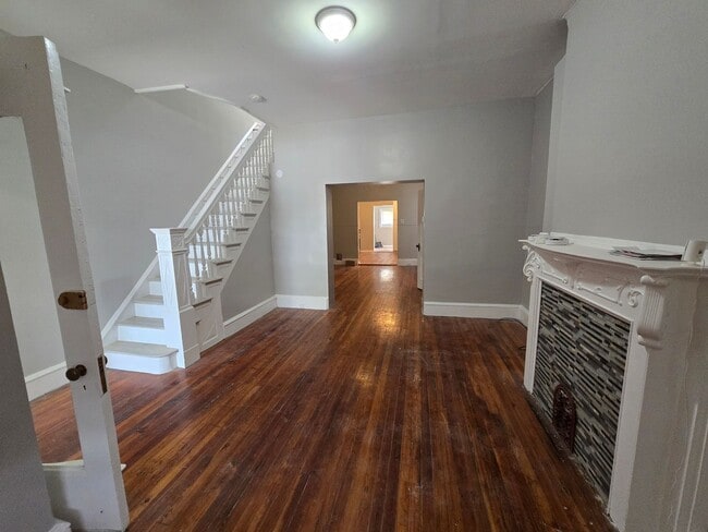 Building Photo - 2435 N 25th St