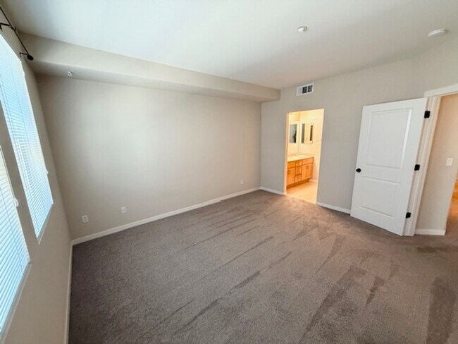 Building Photo - Well-Kept 2BD/2BA Condo Near Downtown Livermore! - Extra Large 2.5 Car Garage with Additional Sto...