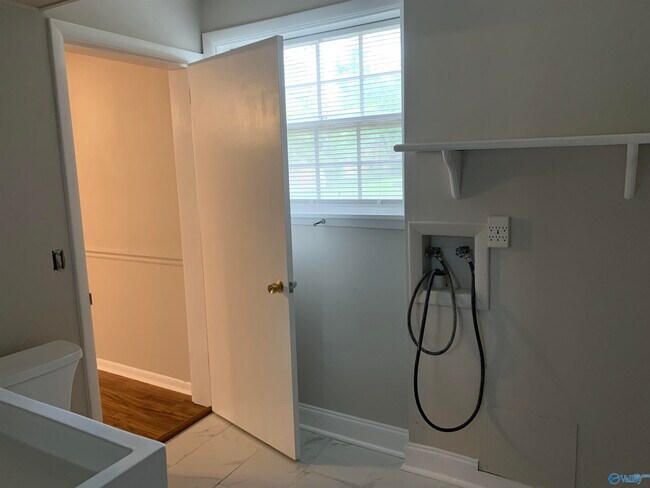 Building Photo - 2602 Vinyard St NE