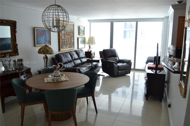 Building Photo - 2655 Collins Ave