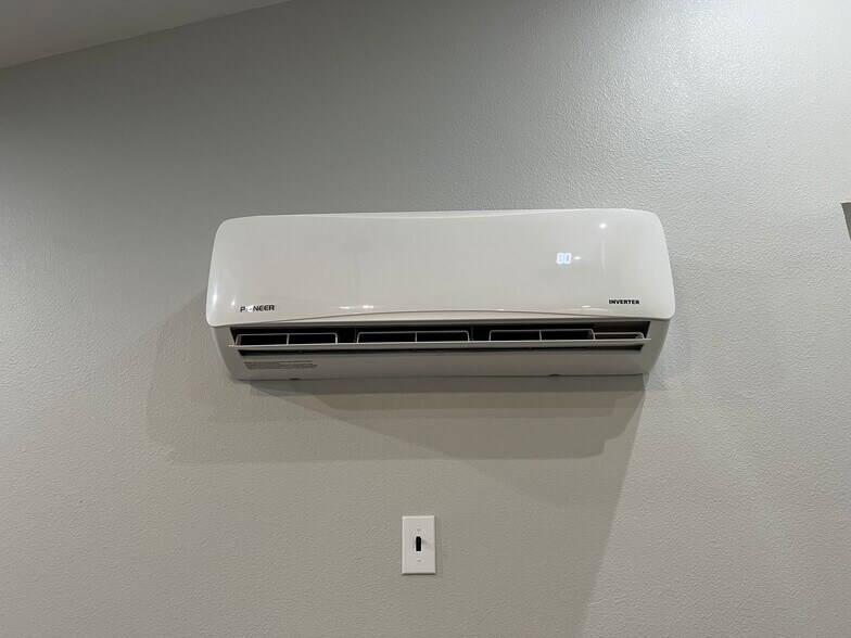 Building Photo - 1752 W 82nd St