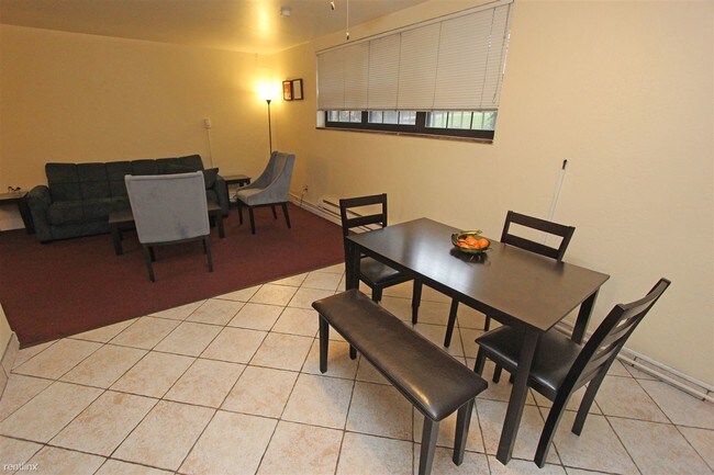 Building Photo - 1 br, 1 bath  - The Bentley Garden Level