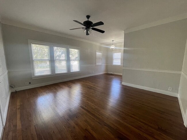 Building Photo - 4 Bedroom Home Near Downtown Stephenville