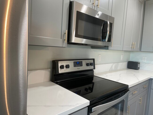 Building Photo - 7555 Linda Vista Rd