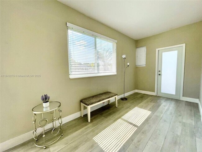 Building Photo - 3 bedroom in Hollywood FL 33020