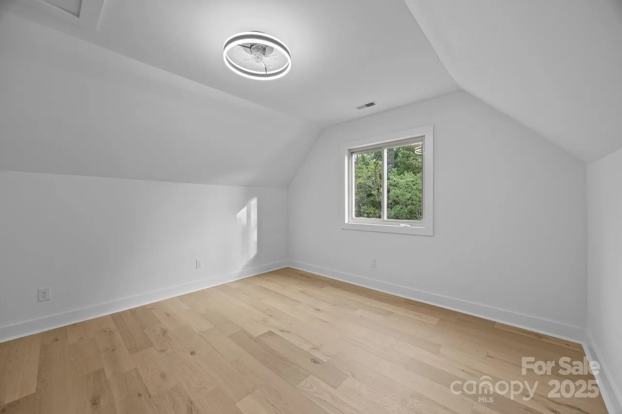 Building Photo - Room in House on Piney Path Rd