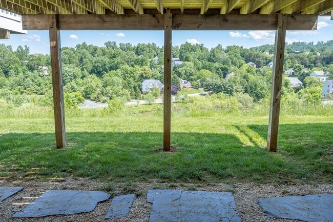 Building Photo - 1992 Asheville Dr