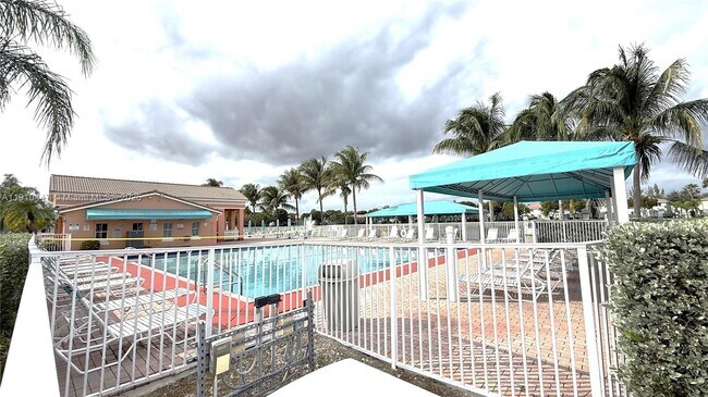 Building Photo - 1692 SE 29th Ct