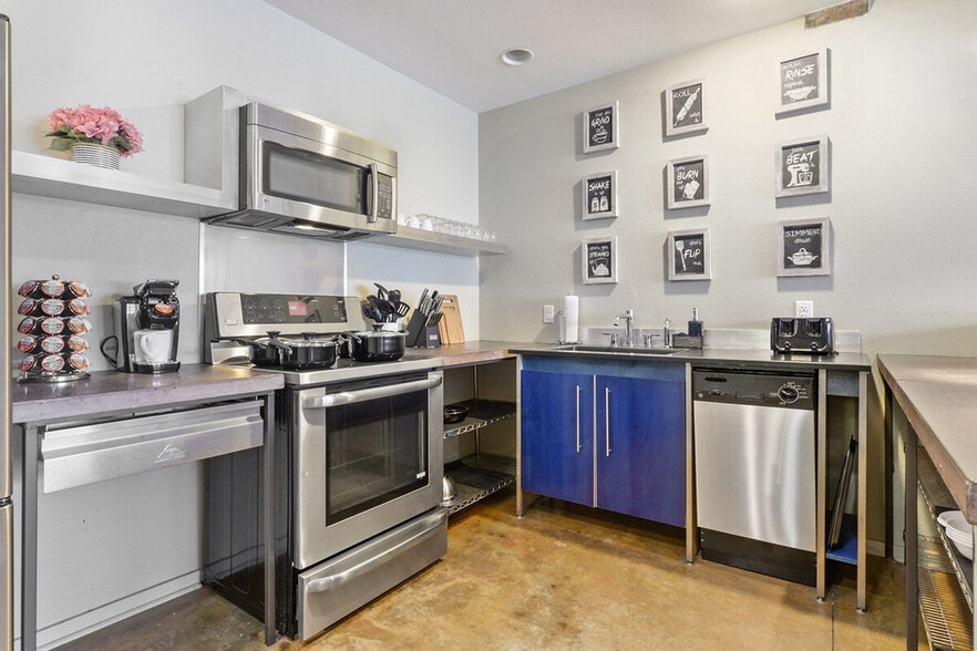 Building Photo - 1041 Constance St