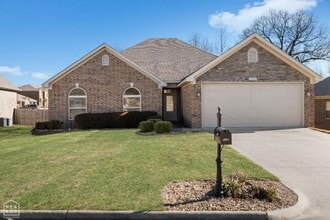 Building Photo - 4801 Lochmoor Cir