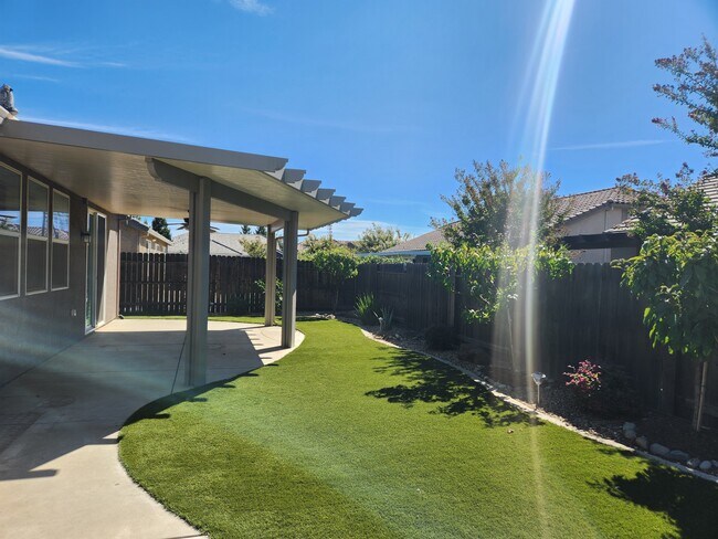 Building Photo - 1160 Brighton Way