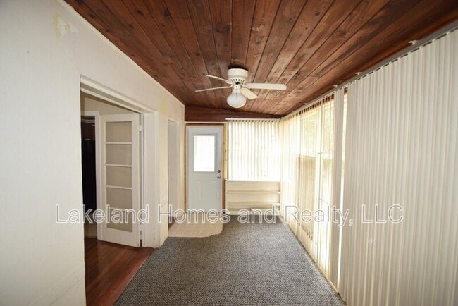 Building Photo - 3115 Buckingham Ave