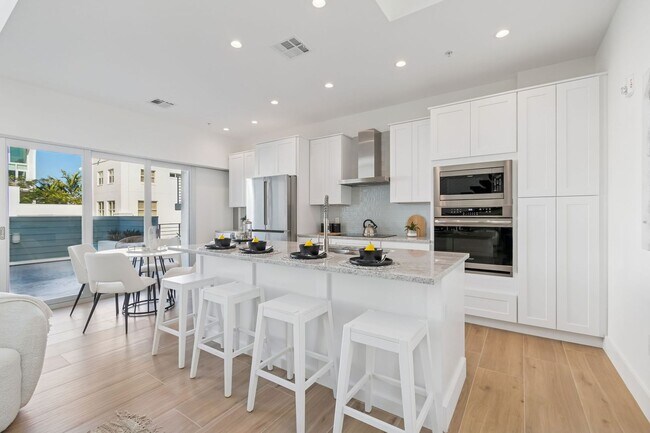 Building Photo - 1343 4th St