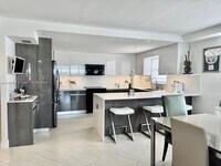 Building Photo - 9250 W Bay Harbor Dr