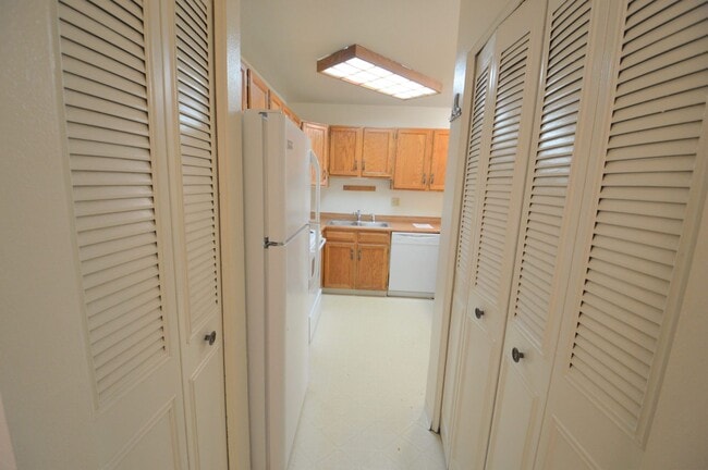 Building Photo - 3Bd/2.5Ba Lafayette Townhome Available Now