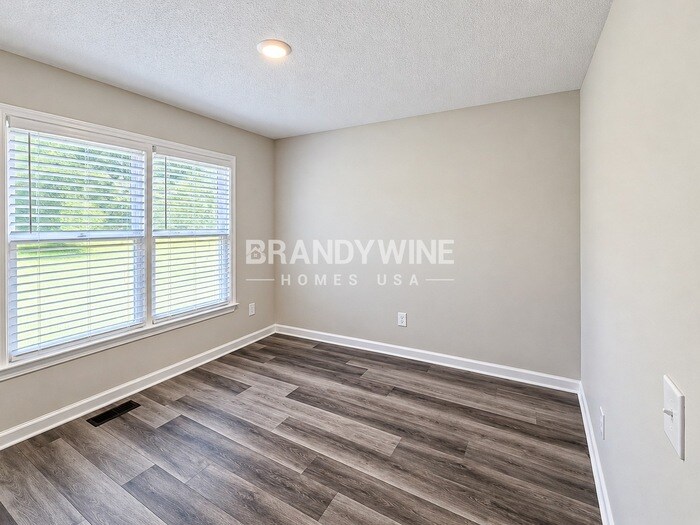 Building Photo - 160 Wesley Chapel Rd