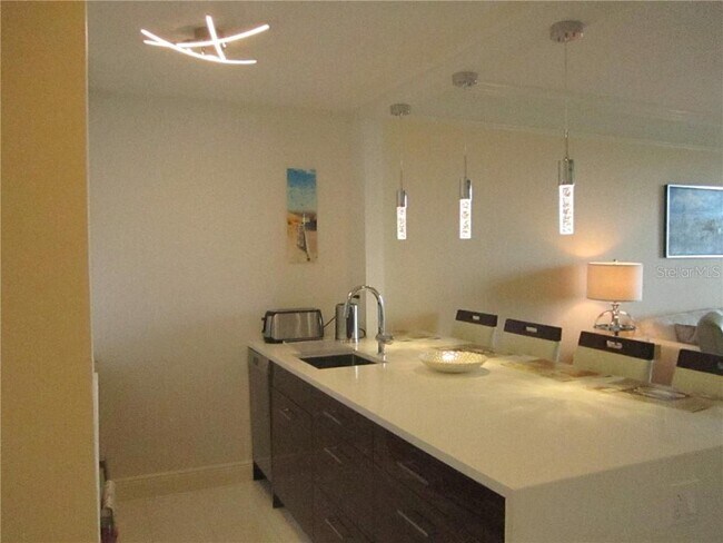 Building Photo - 750 N Tamiami Trl