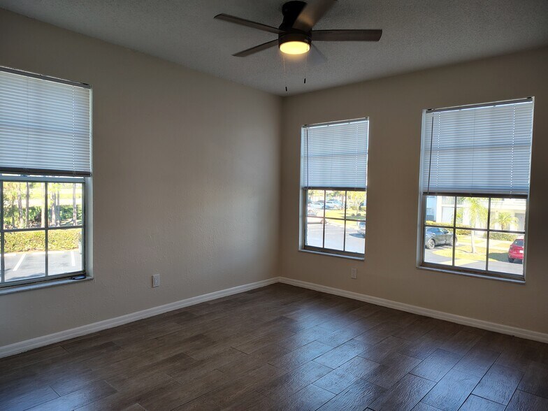 Building Photo - 194 Santa Clara Dr