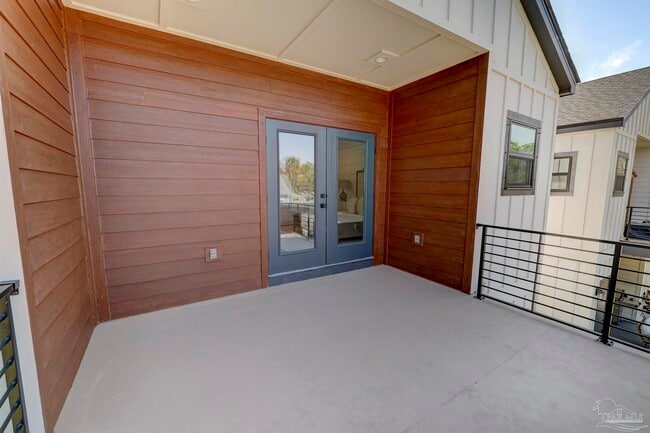 Building Photo - 524 W De Soto St