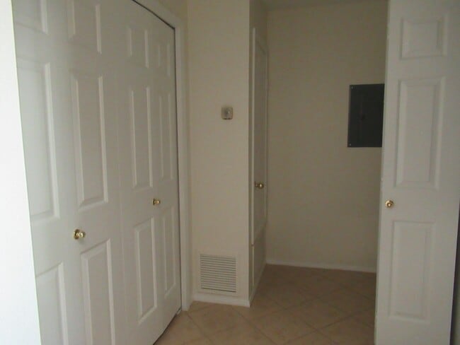 Building Photo - Single Level Townhome in Scottsdale!