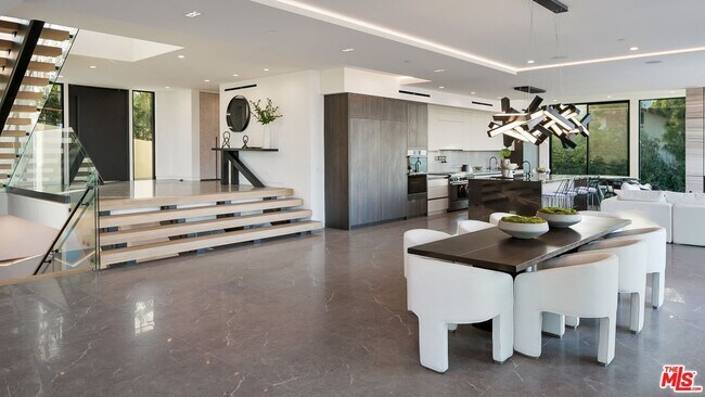 Building Photo - 1324 Stradella Rd