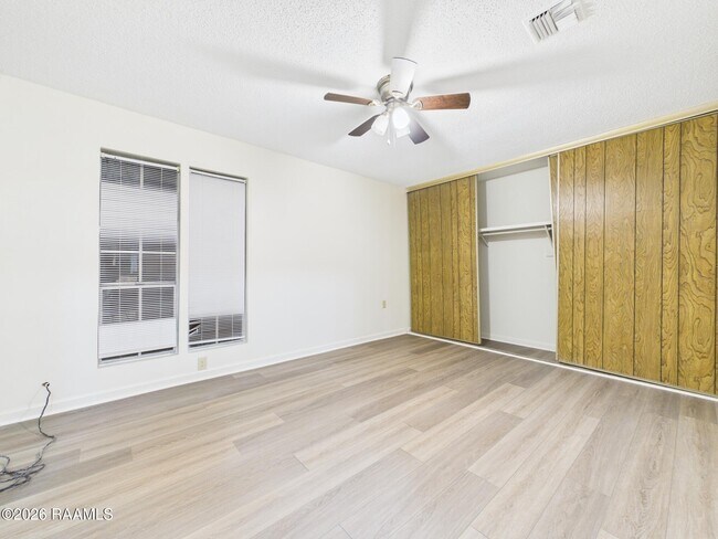 Building Photo - 809 Fox Run Ave