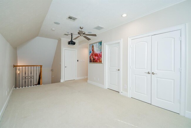 Building Photo - 5453 Hidalgo St