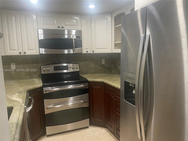 Building Photo - 3040 Shipping Ave