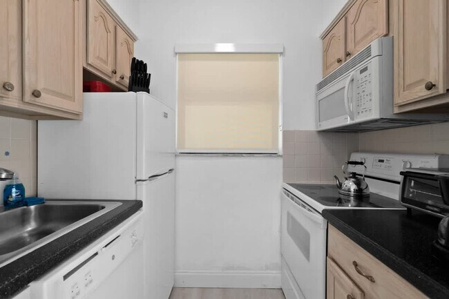 Building Photo - 321 Wilson St