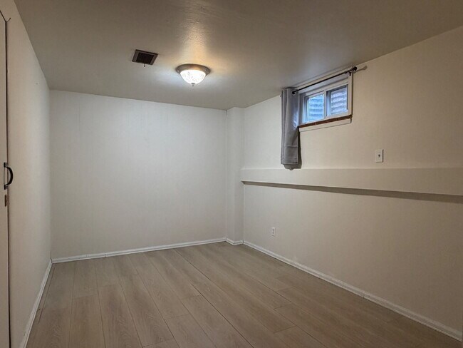 Building Photo - ~Availalbe Now~ Beautiful Four Bedroom House in Denver!