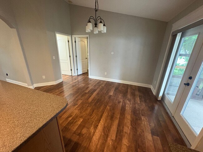 Building Photo - Grand Island 3/2 w/ Enclosed Backyard & Patio